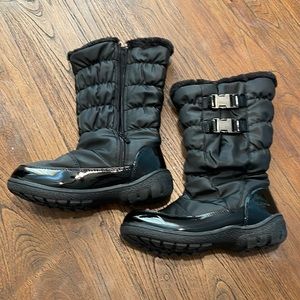 Totes winter boots. Super comfy. I don’t think I even wore them once.